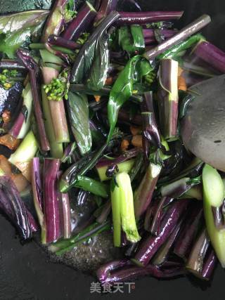 油渣炒红菜苔的做法步骤：3