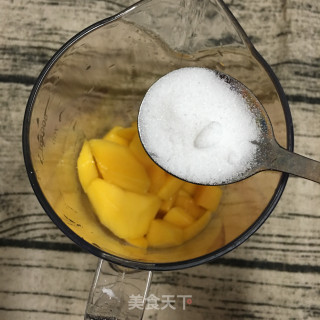 芒果奶昔的做法步骤：2