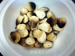 滋补草菇鸡汤的做法步骤：4
