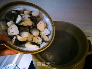 滋补草菇鸡汤的做法步骤：5