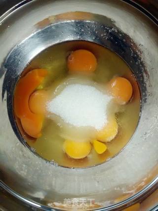 红丝绒海绵蛋糕的做法步骤：1