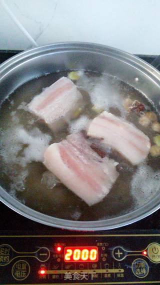 梅菜扣肉的做法步骤：2