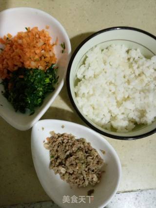 菠菜胡萝卜牛肉大米粥的做法步骤：1