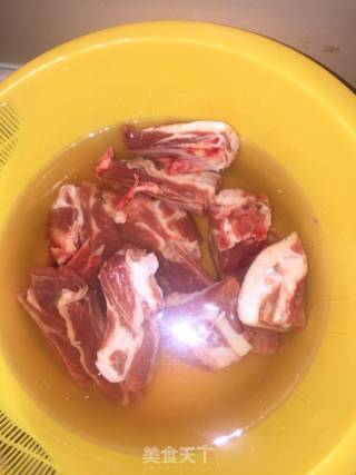 红焖羊肉的做法步骤：3