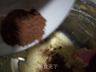 松软杯子蛋糕（巧克力与香橙口味）的做法步骤：6