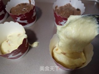 松软杯子蛋糕（巧克力与香橙口味）的做法步骤：7
