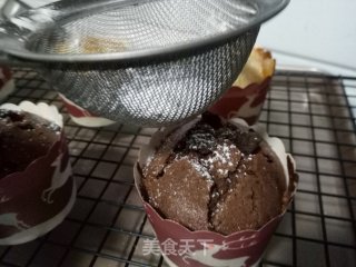 松软杯子蛋糕（巧克力与香橙口味）的做法步骤：9