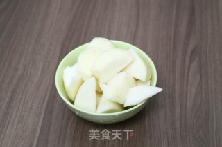 止咳润肺的冰糖雪梨银耳羹的做法步骤：2
