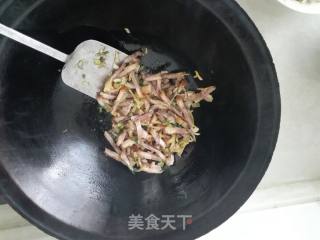 肘花肉绿豆芽炒饼的做法步骤：10