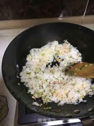 欲罢不能的什锦鲜虾炒饭的做法步骤：10