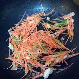 土豆丝炒胡萝卜尖椒的做法步骤：6