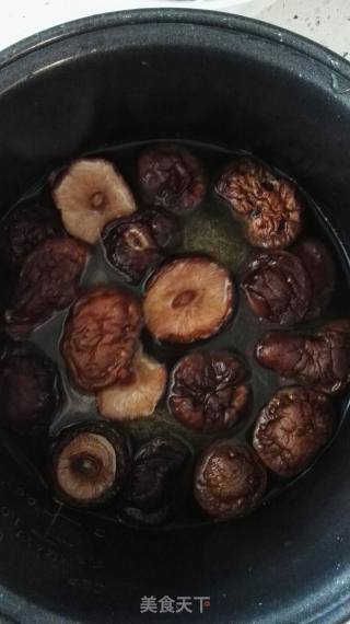 鳕鱼香菇粥的做法步骤：2