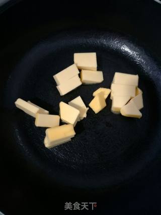 牛轧糖自己动手做滴特别好吃，特别香的做法步骤：1