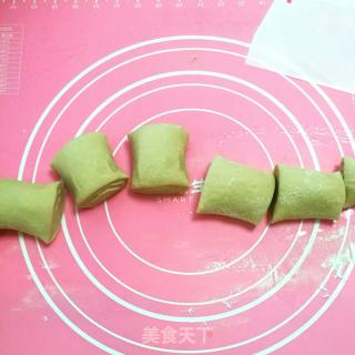 枣香小花卷的做法步骤：5