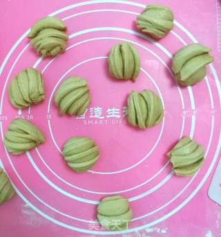 枣香小花卷的做法步骤：7