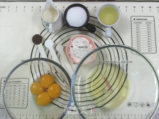 斑马线蛋糕卷(超详细版)的做法步骤：1