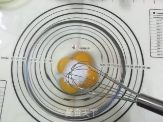 斑马线蛋糕卷(超详细版)的做法步骤：2