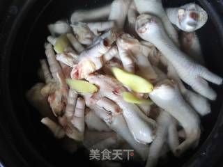 卤凤爪的做法步骤：1