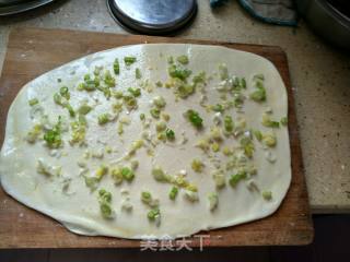 葱油饼的做法步骤：2