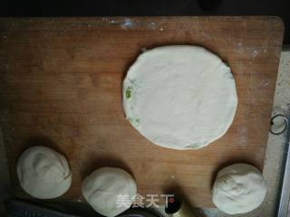 葱油饼的做法步骤：4