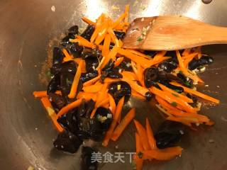 铁板海鲜的做法步骤：2