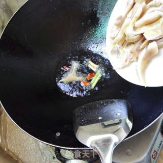 菜谱炒猪耳朵的做法步骤：4