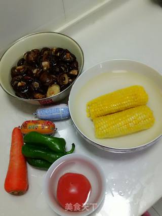 香菇玉米火腿焖饭的做法步骤：1