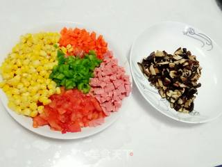 香菇玉米火腿焖饭的做法步骤：2