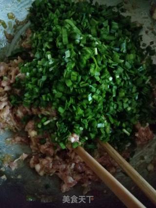 韭菜肉末千层饼的做法步骤：1