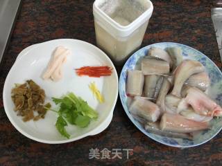冬菜焖豆腐鱼的做法步骤：1