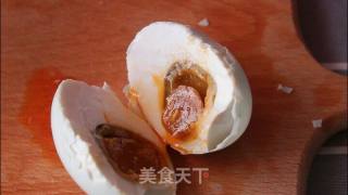 彩椒蛋黄酿鱿鱼——五彩斑斓的食材总会让人心生喜悦，寒冬已经到来，春天还会远吗？的做法步骤：3