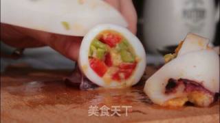 彩椒蛋黄酿鱿鱼——五彩斑斓的食材总会让人心生喜悦，寒冬已经到来，春天还会远吗？的做法步骤：8