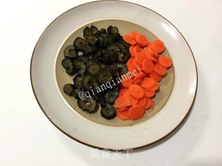 海参鸡蛋疙瘩汤的做法步骤：2