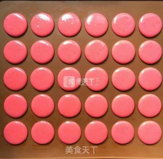 粉色马卡龙的做法步骤：7