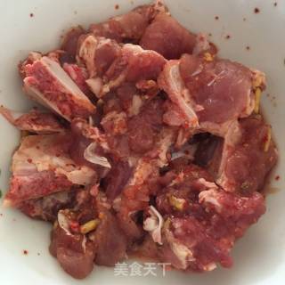豆泡焖排骨的做法步骤：1