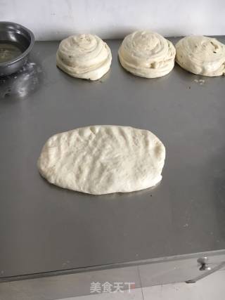 发面葱花大饼的做法步骤：2