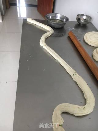 发面葱花大饼的做法步骤：4