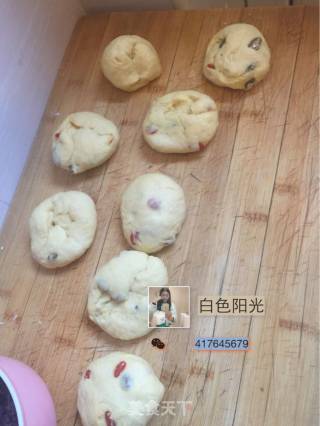 葡萄干枸杞豆沙面包的做法步骤：7