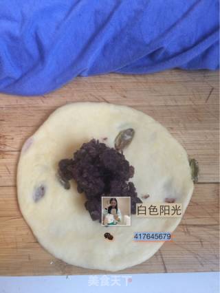 葡萄干枸杞豆沙面包的做法步骤：8