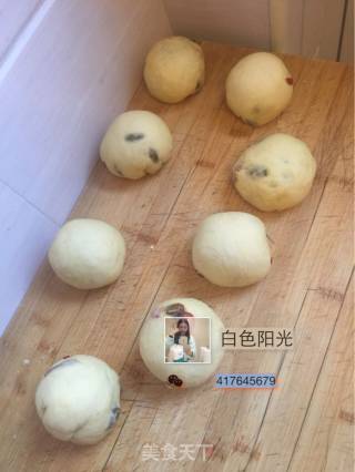 葡萄干枸杞豆沙面包的做法步骤：9