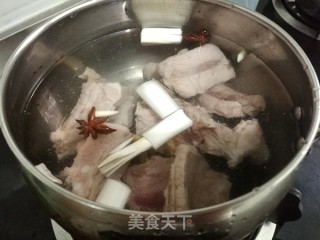 山楂酱糖醋排骨的做法步骤：1