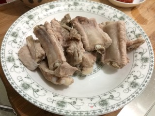山楂酱糖醋排骨的做法步骤：2