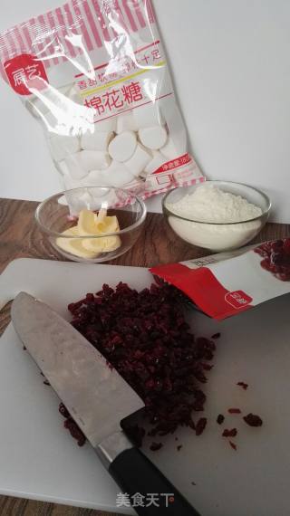 冬季牛轧糖大作战之蔓越莓牛轧糖的做法步骤：1
