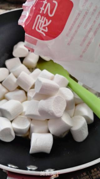 冬季牛轧糖大作战之蔓越莓牛轧糖的做法步骤：2