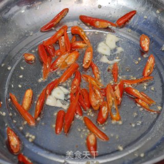 尖椒炒藕片的做法步骤：2