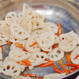 尖椒炒藕片的做法步骤：3