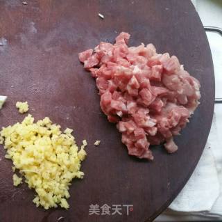 韭香肉末酱豆腐的做法步骤：1