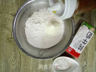 酥脆奶香小饼干~简单食材版低热量的饼干小零食的做法步骤：1