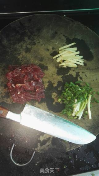 酱爆小牛肉的做法步骤：2