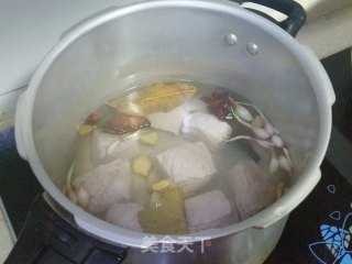 自制五香芝麻肉松的做法步骤：4